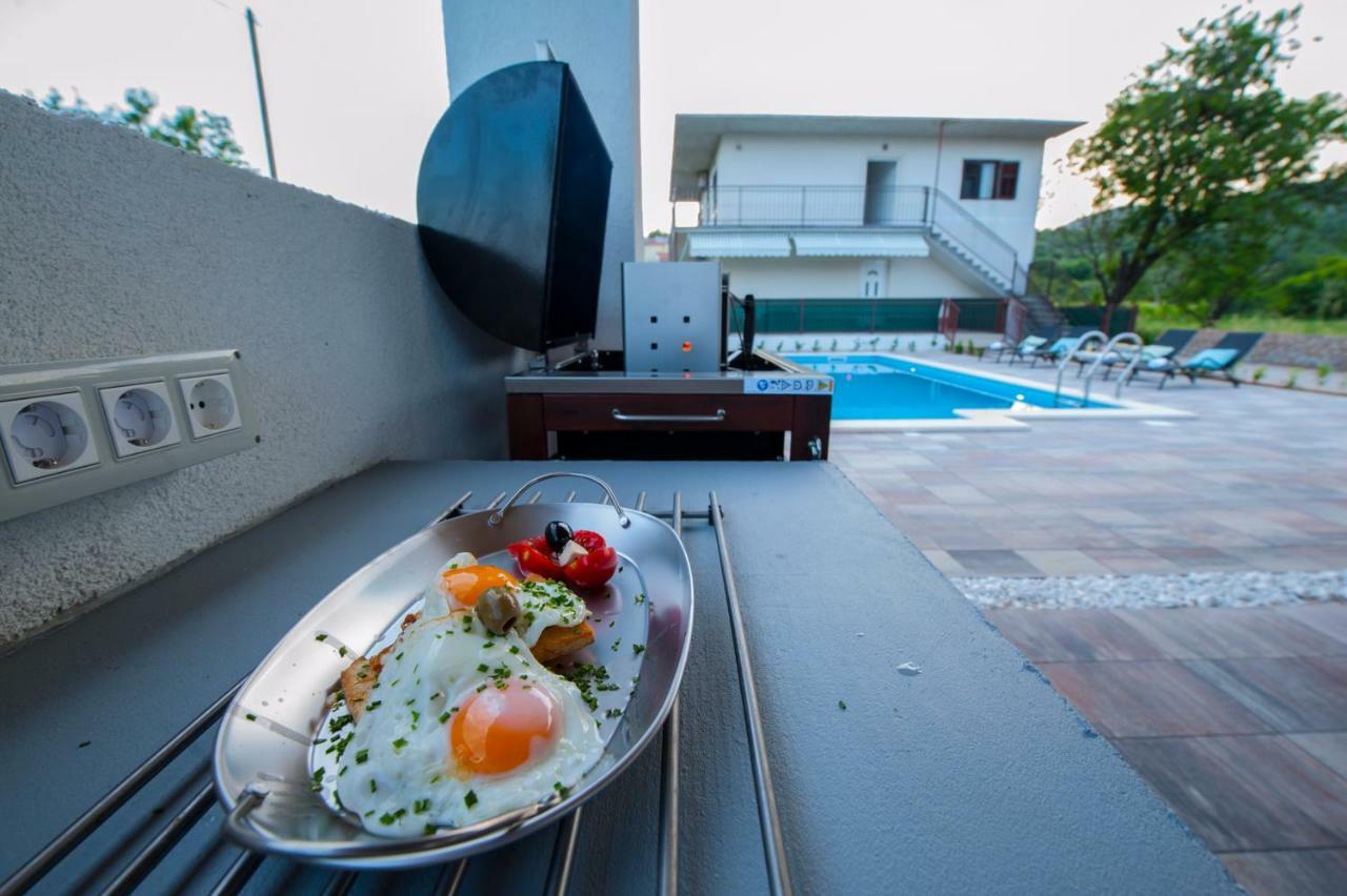 Central Dalmatian Pool&Grill House Gustirna Exterior foto